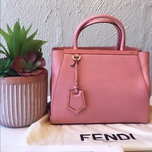 😍😍😍Authentic FENDI 2 Jours Petite